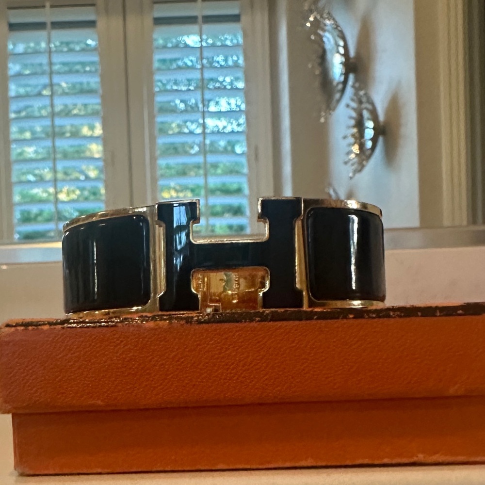 Black enamel Hermes Clic clac bracelet
